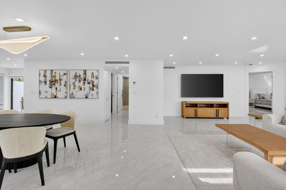 For Rent: $8,500 (2 beds, 2 baths, 1705 Square Feet)