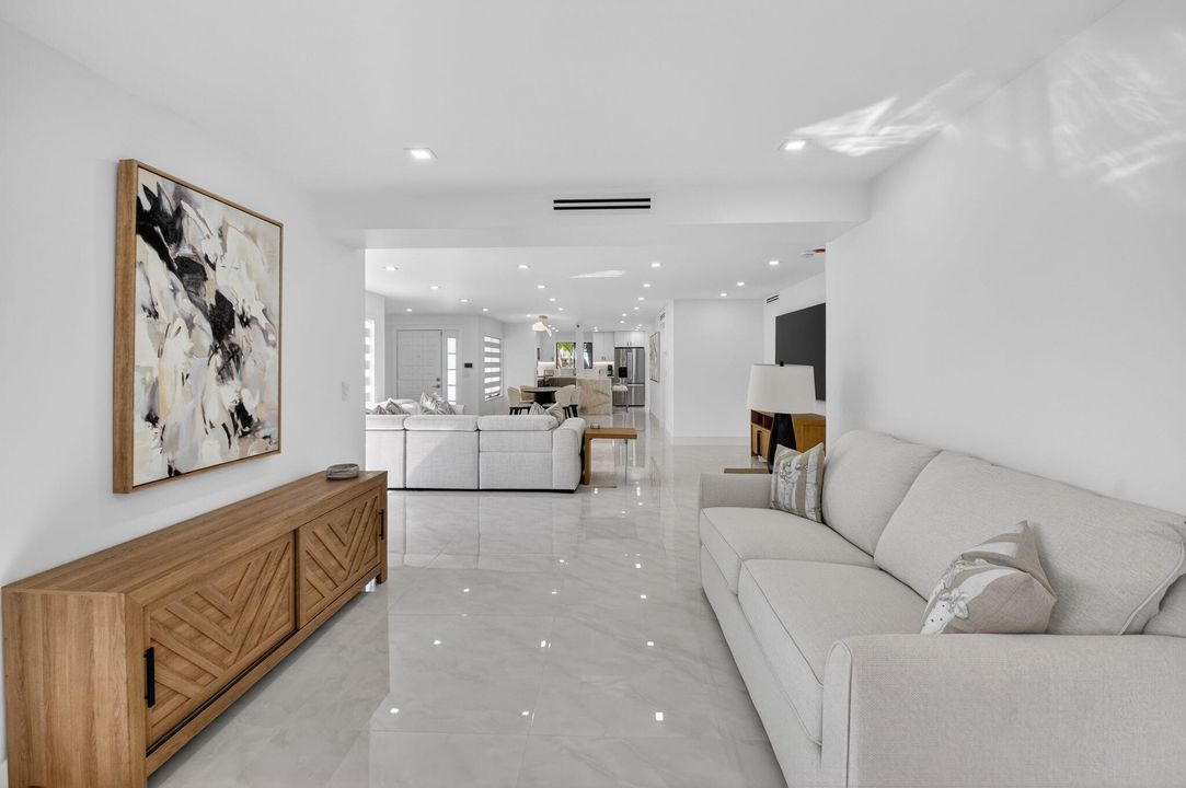 For Rent: $8,500 (2 beds, 2 baths, 1705 Square Feet)