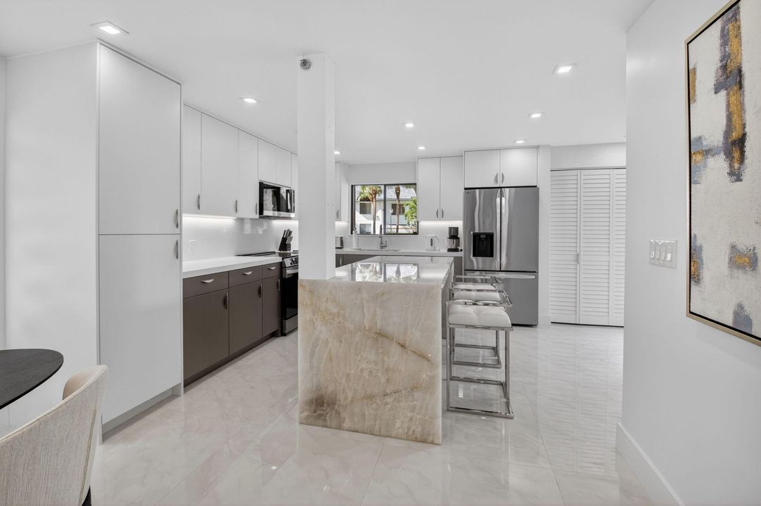 For Rent: $8,500 (2 beds, 2 baths, 1705 Square Feet)