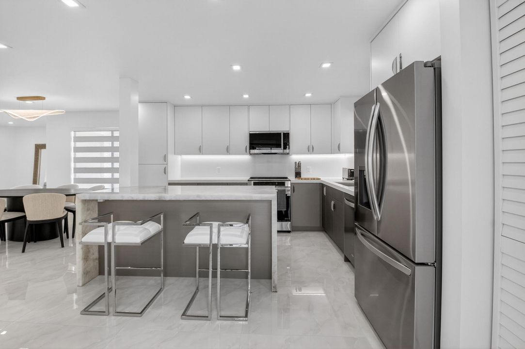 For Rent: $8,500 (2 beds, 2 baths, 1705 Square Feet)