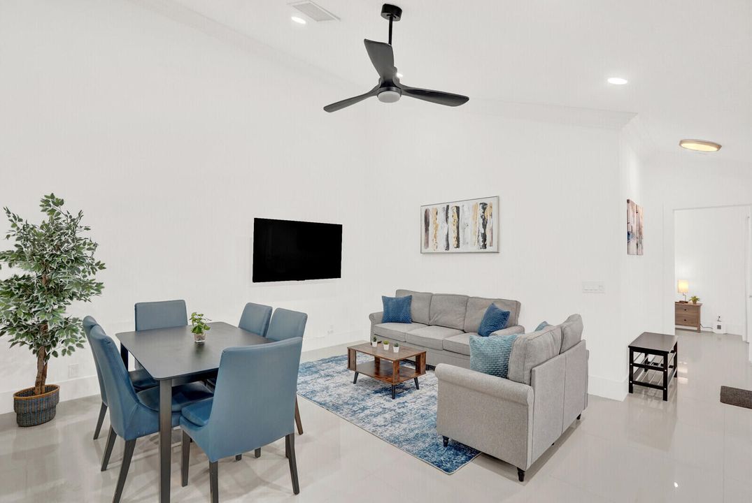 Recently Rented: $5,200 (3 beds, 2 baths, 1292 Square Feet)