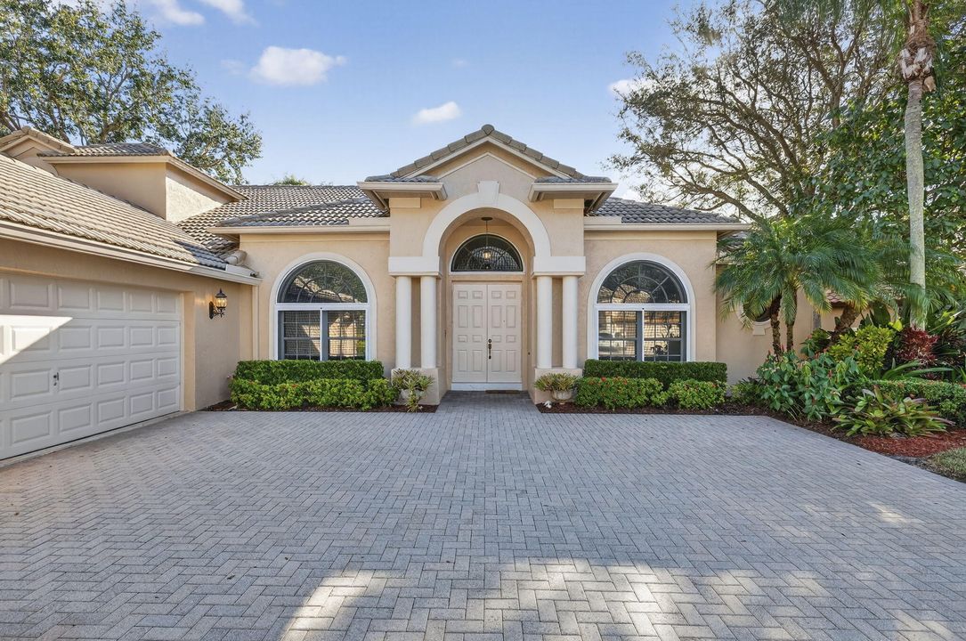 For Sale: $830,000 (4 beds, 4 baths, 3001 Square Feet)