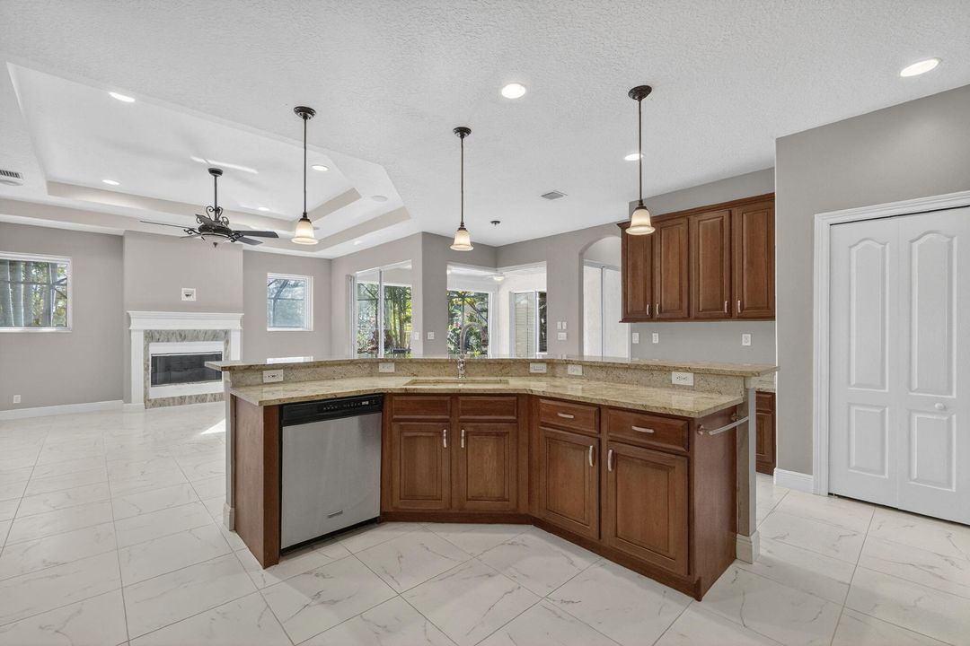 For Sale: $830,000 (4 beds, 4 baths, 3001 Square Feet)