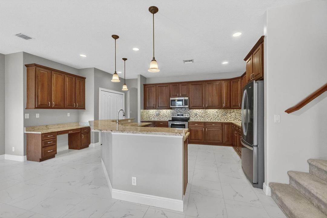 For Sale: $830,000 (4 beds, 4 baths, 3001 Square Feet)