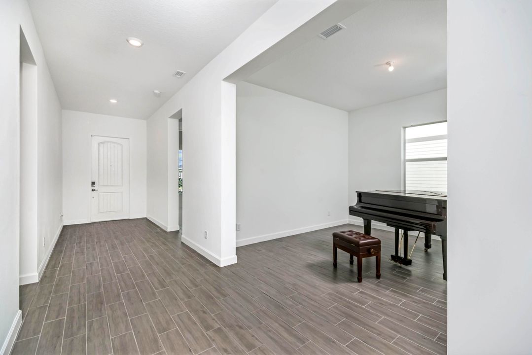 For Sale: $689,999 (3 beds, 3 baths, 2629 Square Feet)