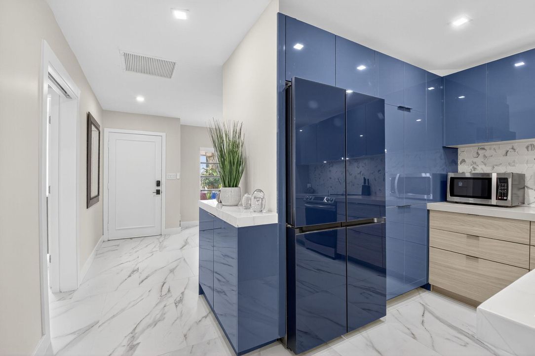 На продажу: $375,000 (2 спален, 2 ванн, 1211 Квадратных фут)