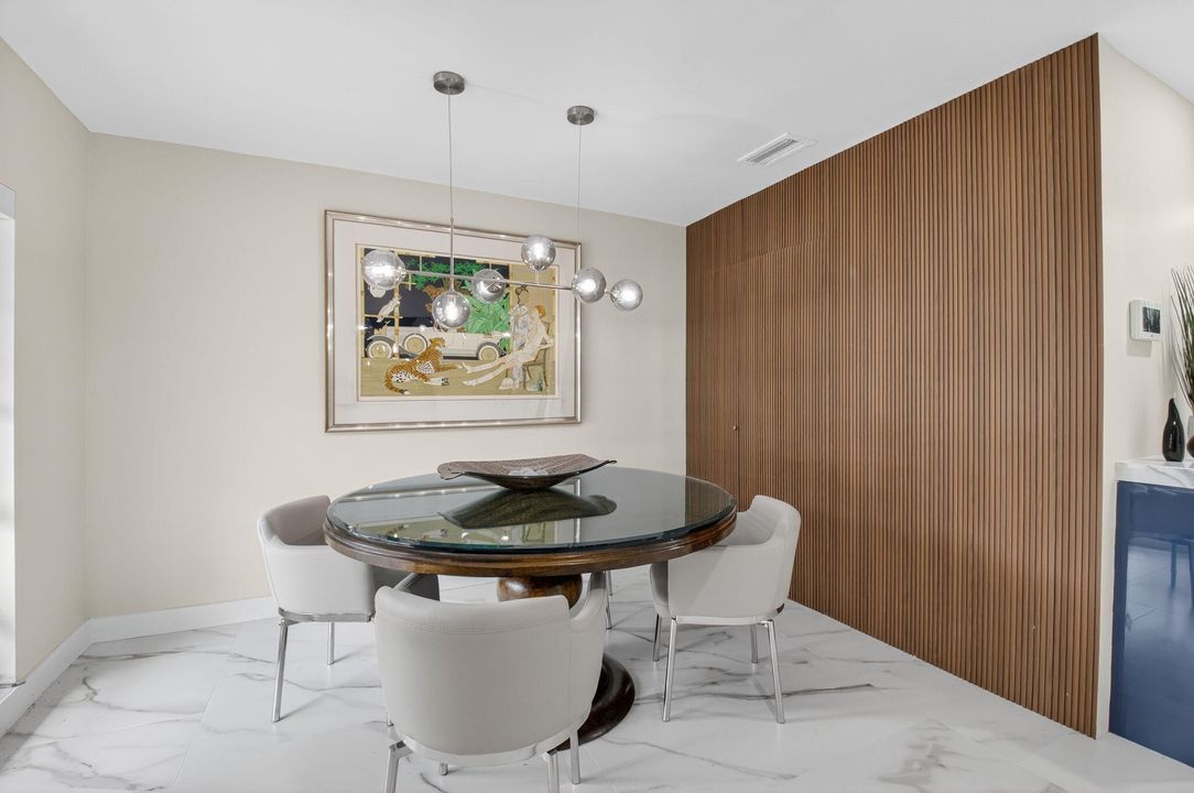 На продажу: $375,000 (2 спален, 2 ванн, 1211 Квадратных фут)