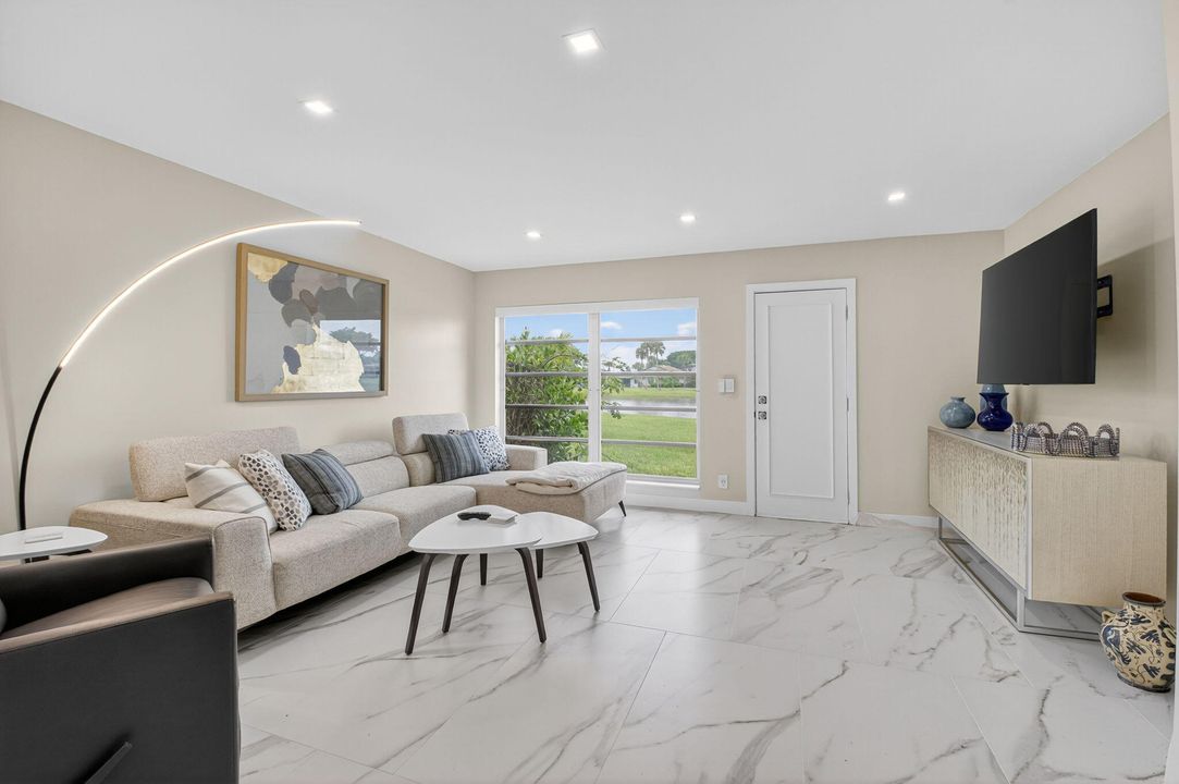 На продажу: $375,000 (2 спален, 2 ванн, 1211 Квадратных фут)