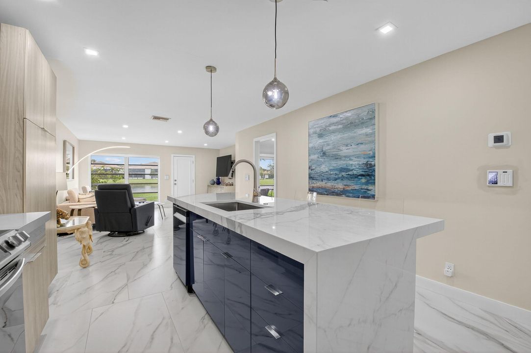 На продажу: $375,000 (2 спален, 2 ванн, 1211 Квадратных фут)