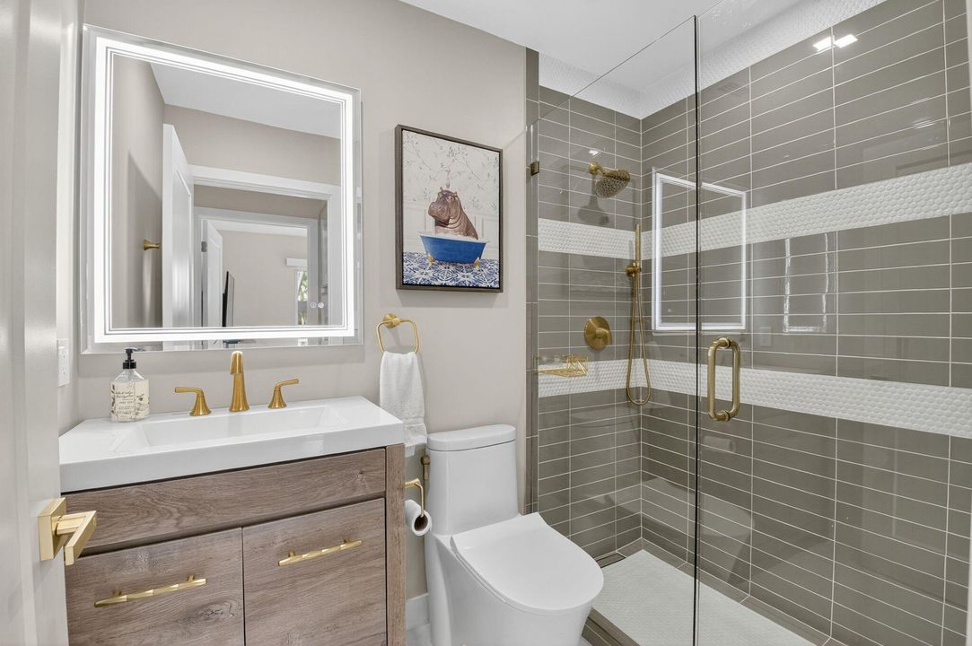 На продажу: $375,000 (2 спален, 2 ванн, 1211 Квадратных фут)