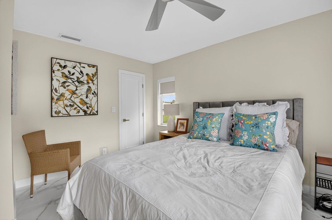 На продажу: $375,000 (2 спален, 2 ванн, 1211 Квадратных фут)