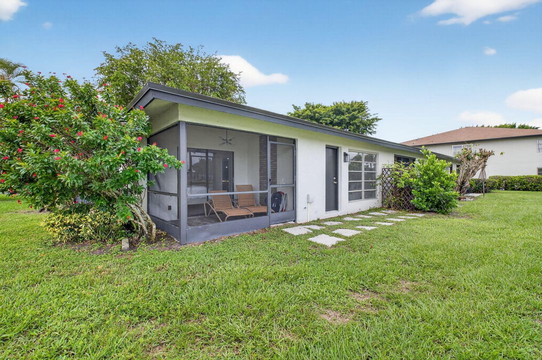 На продажу: $375,000 (2 спален, 2 ванн, 1211 Квадратных фут)