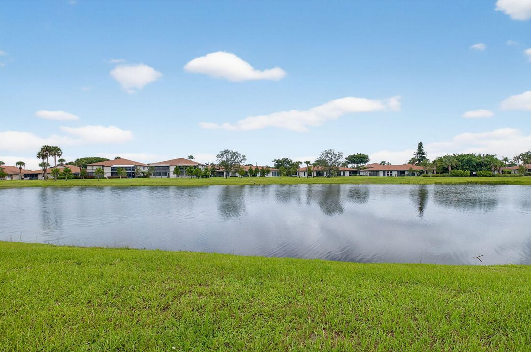 На продажу: $375,000 (2 спален, 2 ванн, 1211 Квадратных фут)