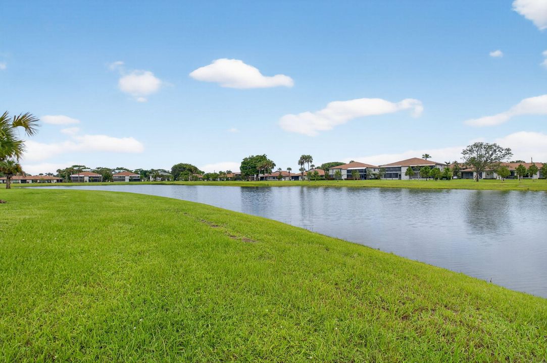 На продажу: $375,000 (2 спален, 2 ванн, 1211 Квадратных фут)