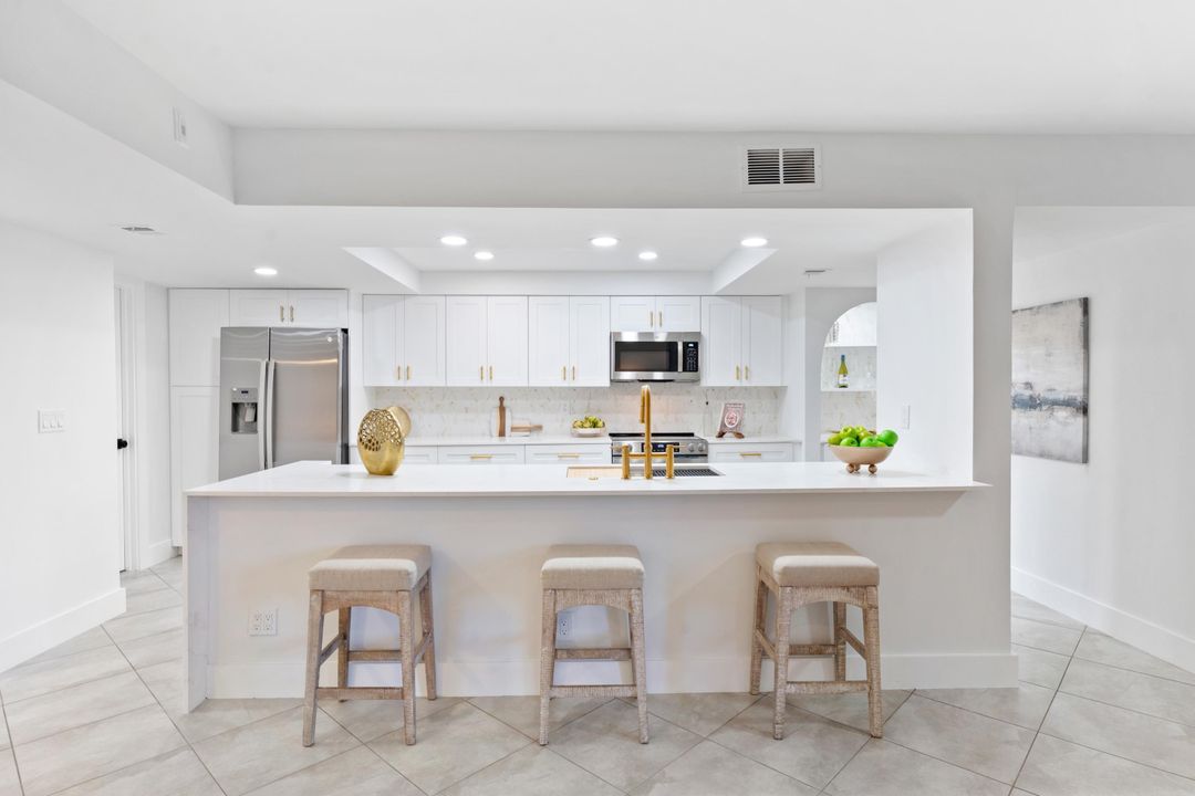 For Sale: $439,000 (2 beds, 2 baths, 1175 Square Feet)