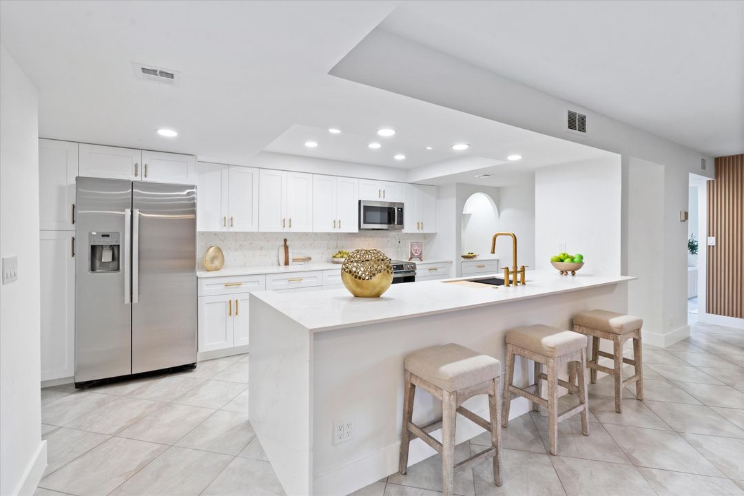 For Sale: $439,000 (2 beds, 2 baths, 1175 Square Feet)