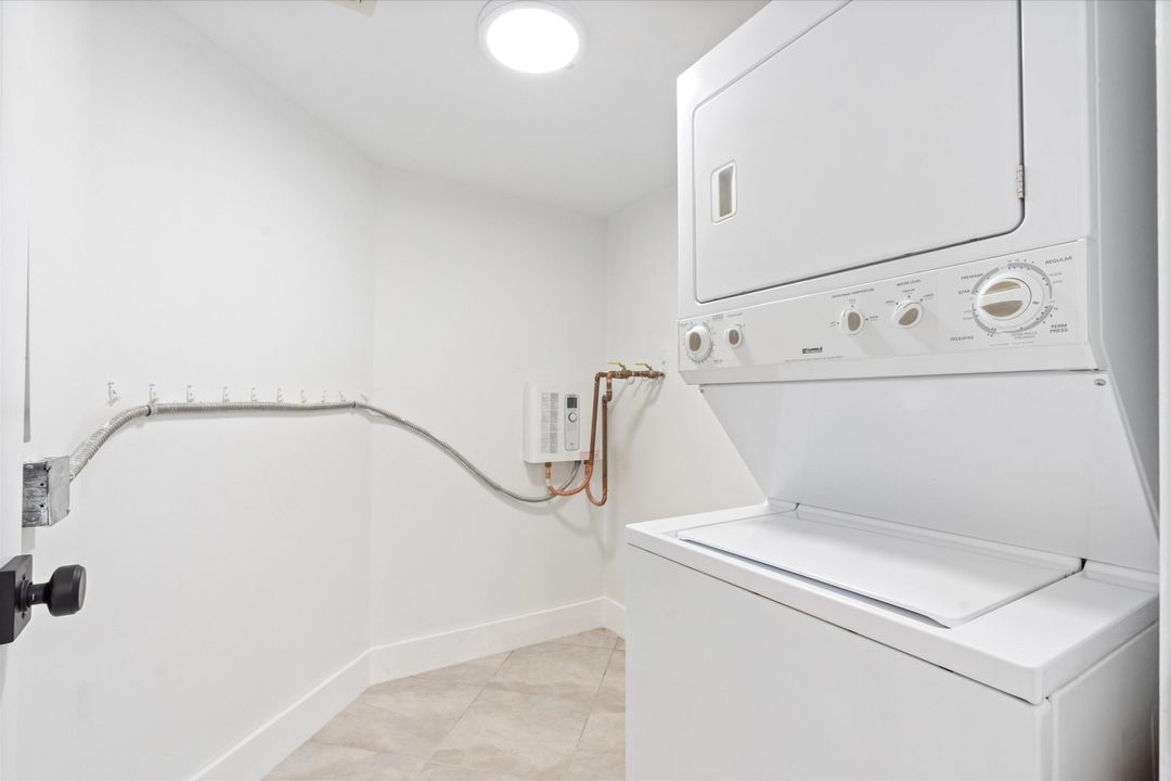 For Sale: $439,000 (2 beds, 2 baths, 1175 Square Feet)