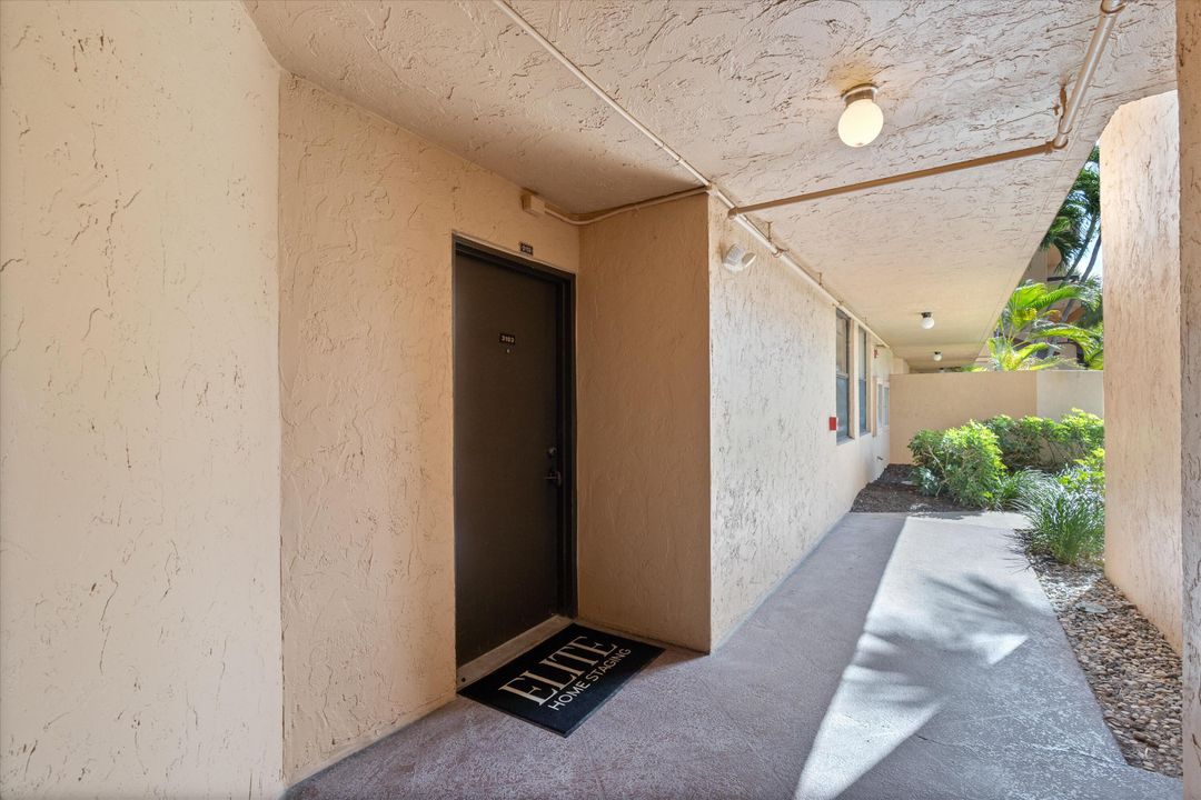 For Sale: $439,000 (2 beds, 2 baths, 1175 Square Feet)