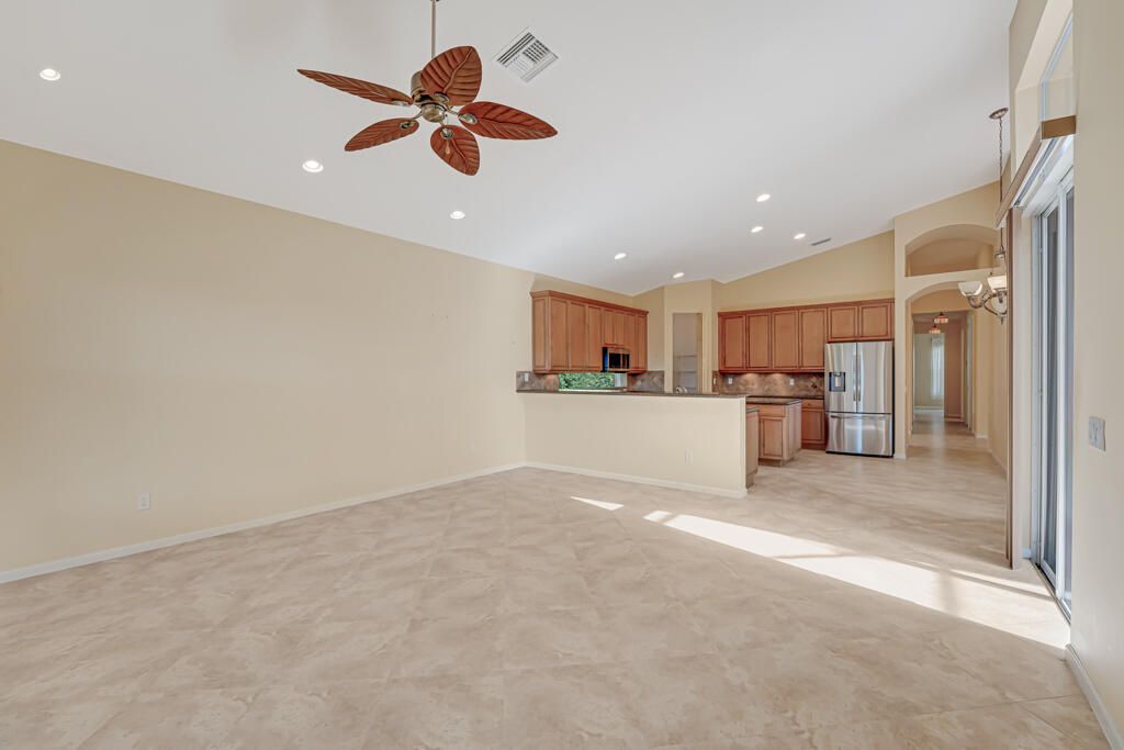 На продажу: $649,999 (4 спален, 2 ванн, 2796 Квадратных фут)