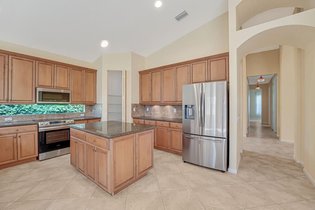 На продажу: $649,999 (4 спален, 2 ванн, 2796 Квадратных фут)