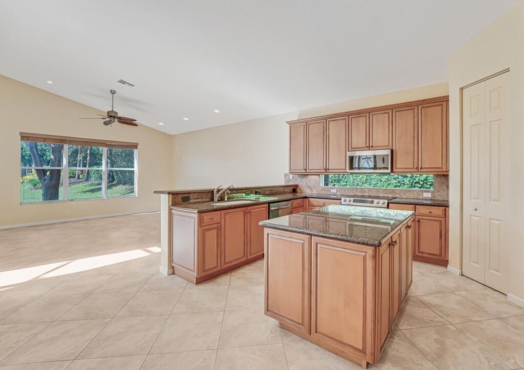 На продажу: $649,999 (4 спален, 2 ванн, 2796 Квадратных фут)