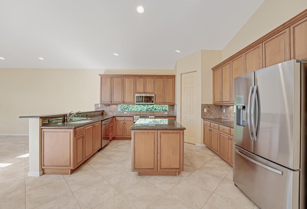 На продажу: $649,999 (4 спален, 2 ванн, 2796 Квадратных фут)