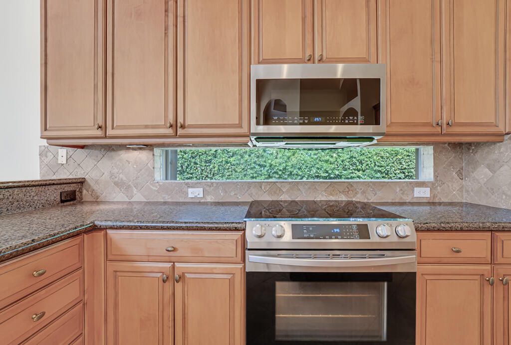 На продажу: $649,999 (4 спален, 2 ванн, 2796 Квадратных фут)