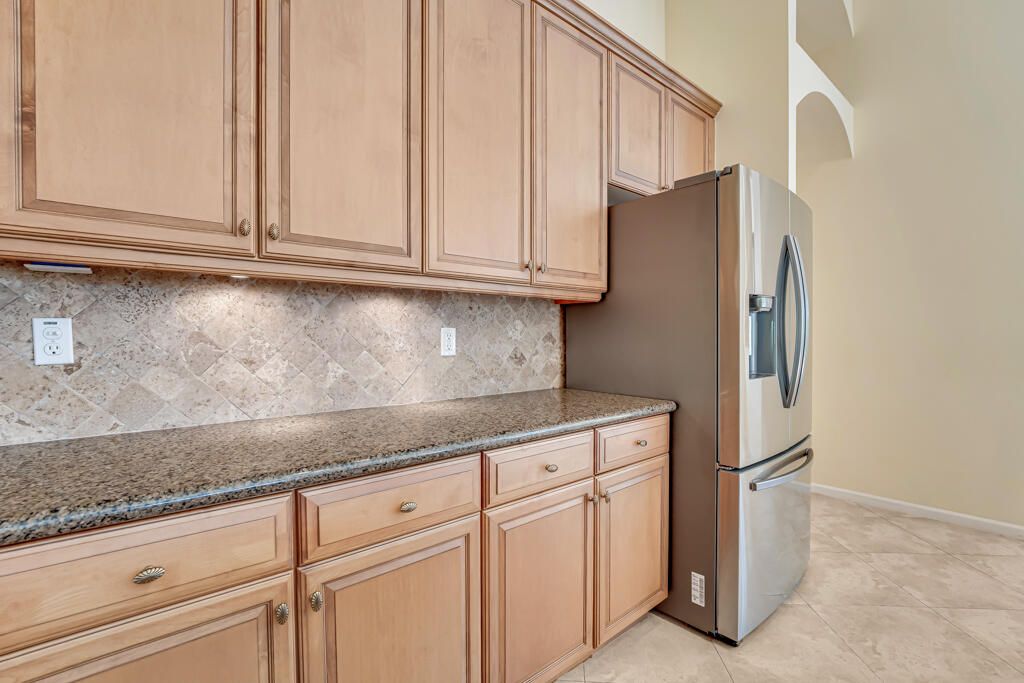 На продажу: $649,999 (4 спален, 2 ванн, 2796 Квадратных фут)