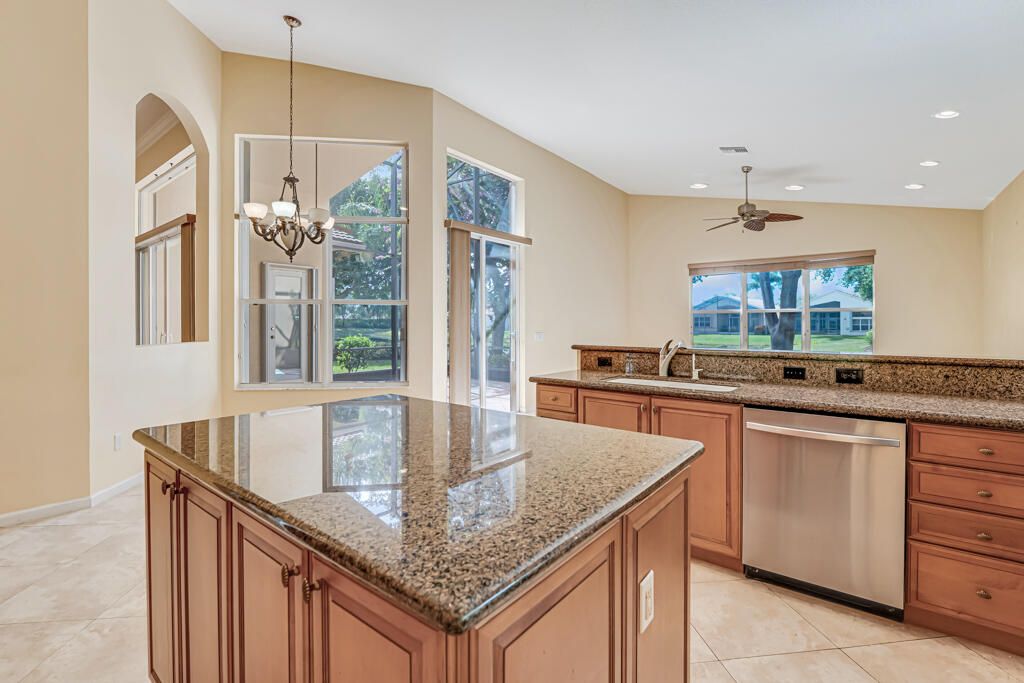 На продажу: $649,999 (4 спален, 2 ванн, 2796 Квадратных фут)