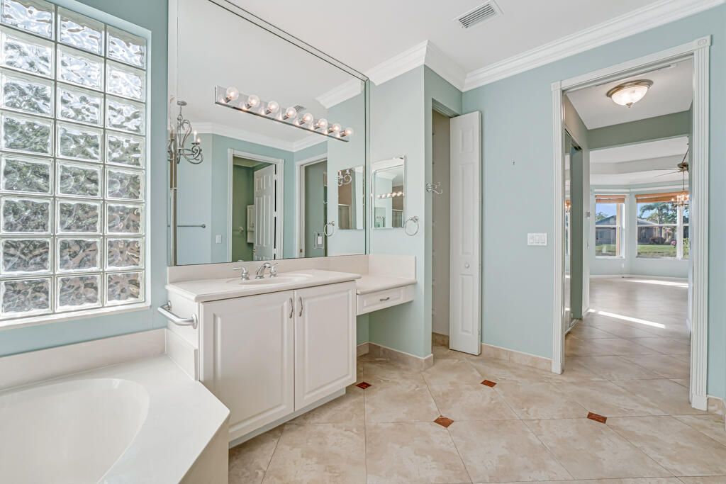 На продажу: $649,999 (4 спален, 2 ванн, 2796 Квадратных фут)