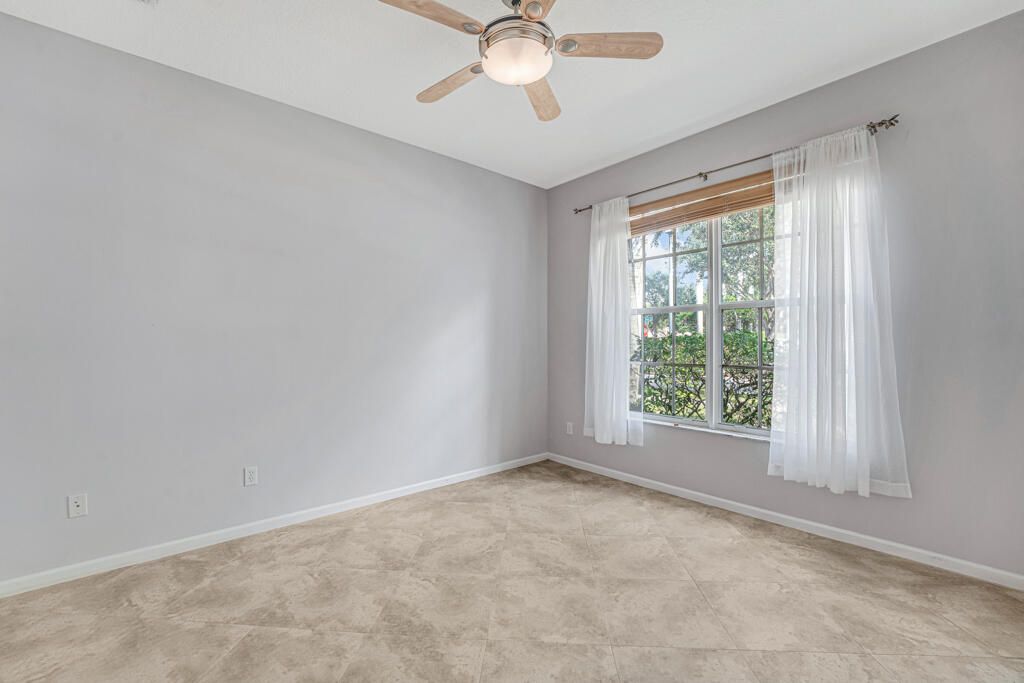 На продажу: $649,999 (4 спален, 2 ванн, 2796 Квадратных фут)