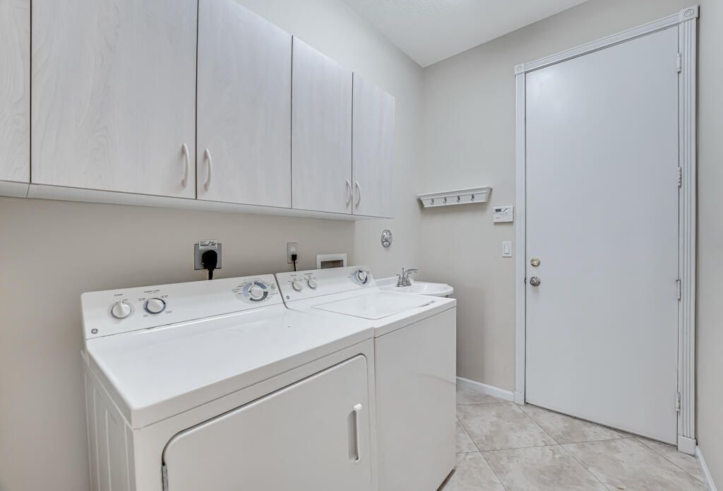 На продажу: $649,999 (4 спален, 2 ванн, 2796 Квадратных фут)