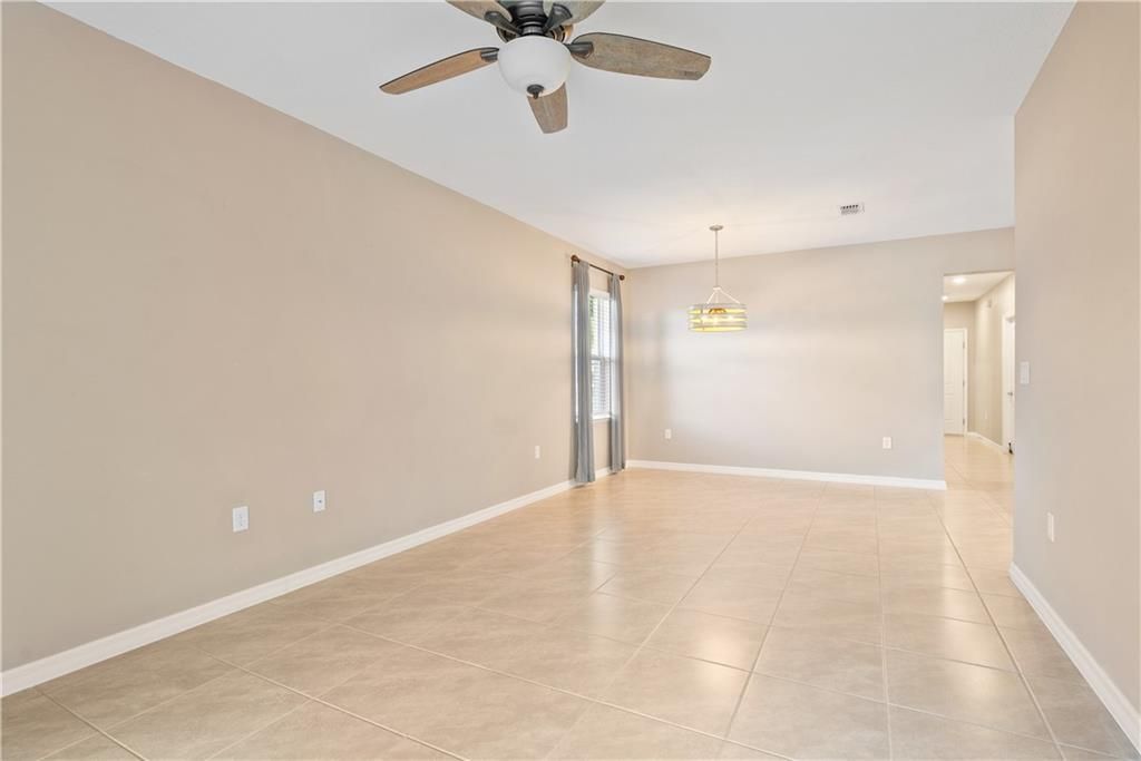 En Venta: $364,900 (3 camas, 2 baños, 1415 Pies cuadrados)