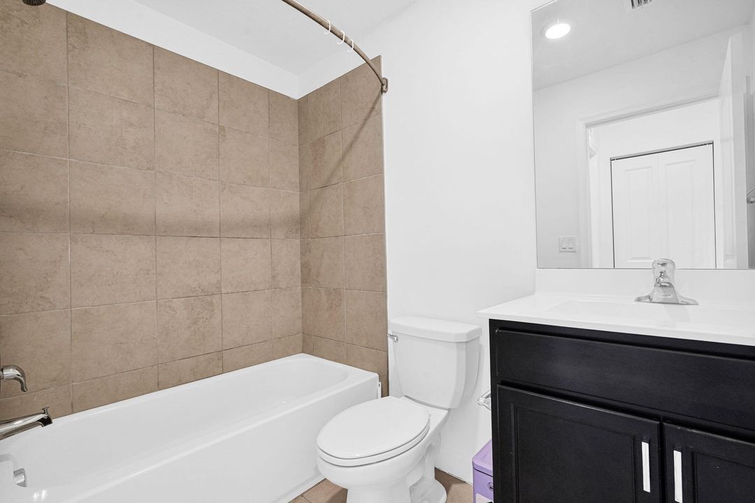 На продажу: $388,800 (3 спален, 3 ванн, 1303 Квадратных фут)