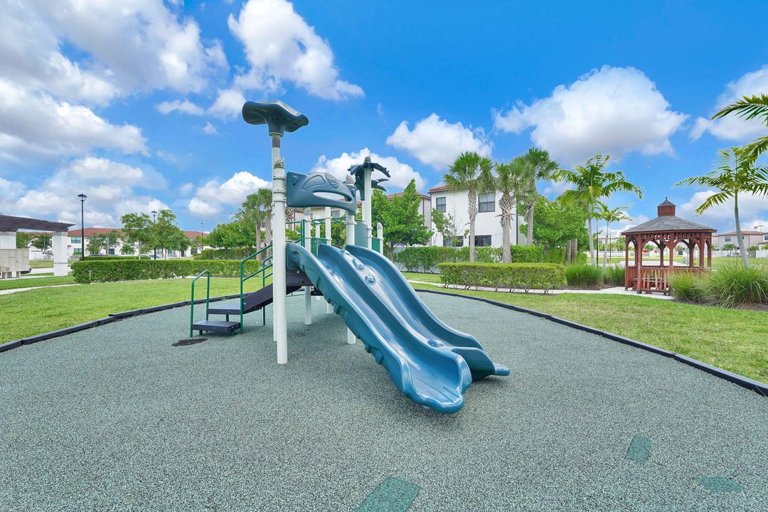 На продажу: $388,800 (3 спален, 3 ванн, 1303 Квадратных фут)