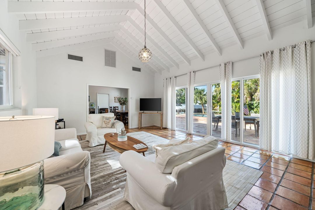 В аренду: $11,000 (4 спален, 3 ванн, 1938 Квадратных фут)