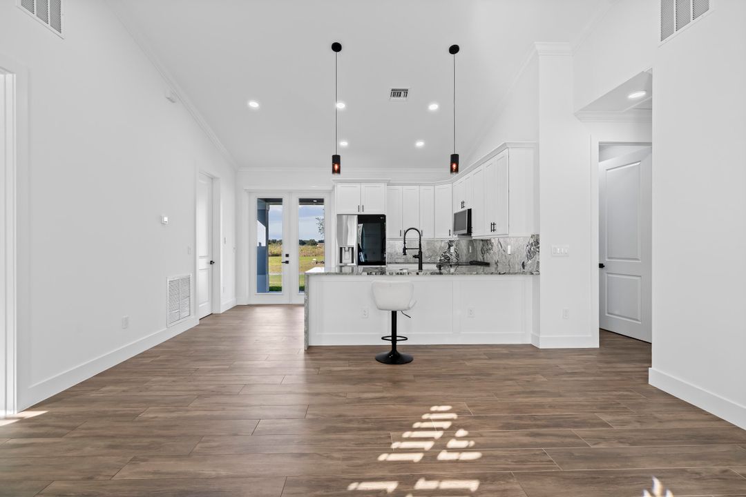 For Sale: $369,000 (3 beds, 2 baths, 1248 Square Feet)