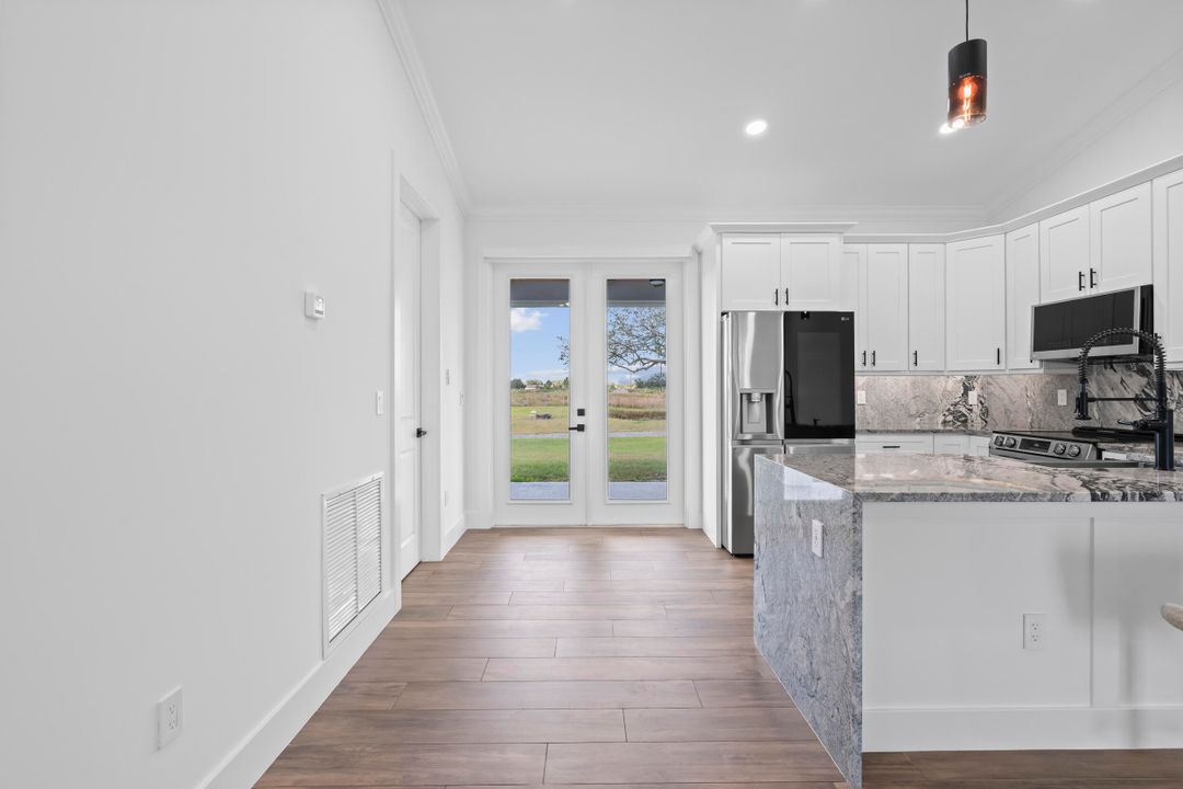 For Sale: $369,000 (3 beds, 2 baths, 1248 Square Feet)