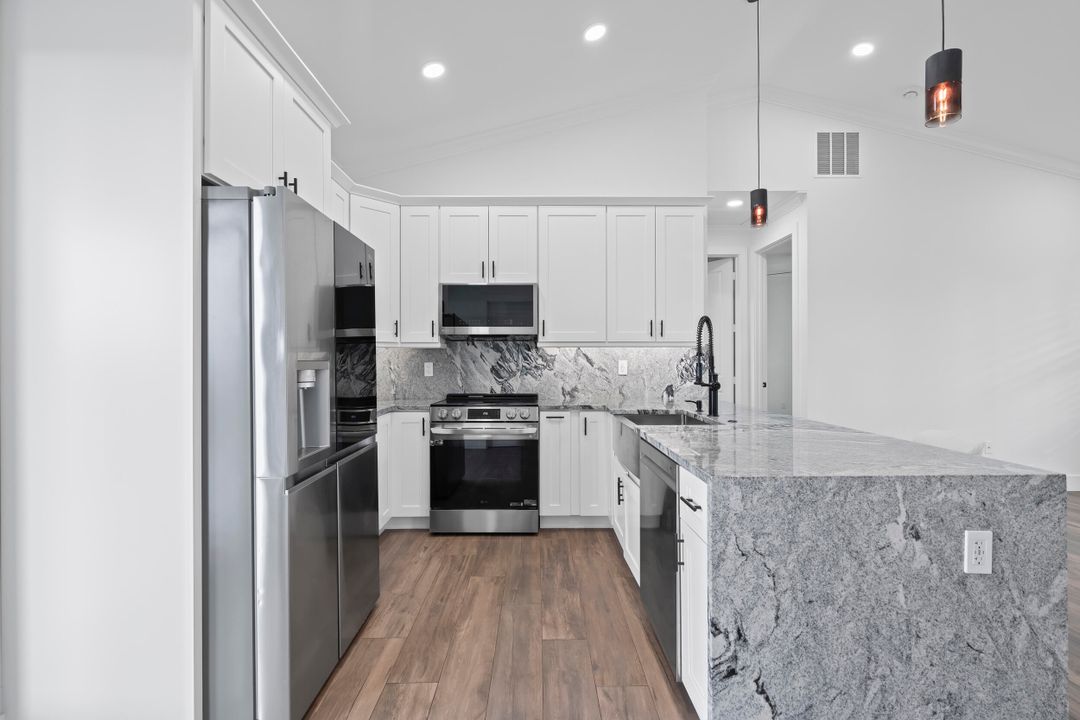 For Sale: $369,000 (3 beds, 2 baths, 1248 Square Feet)