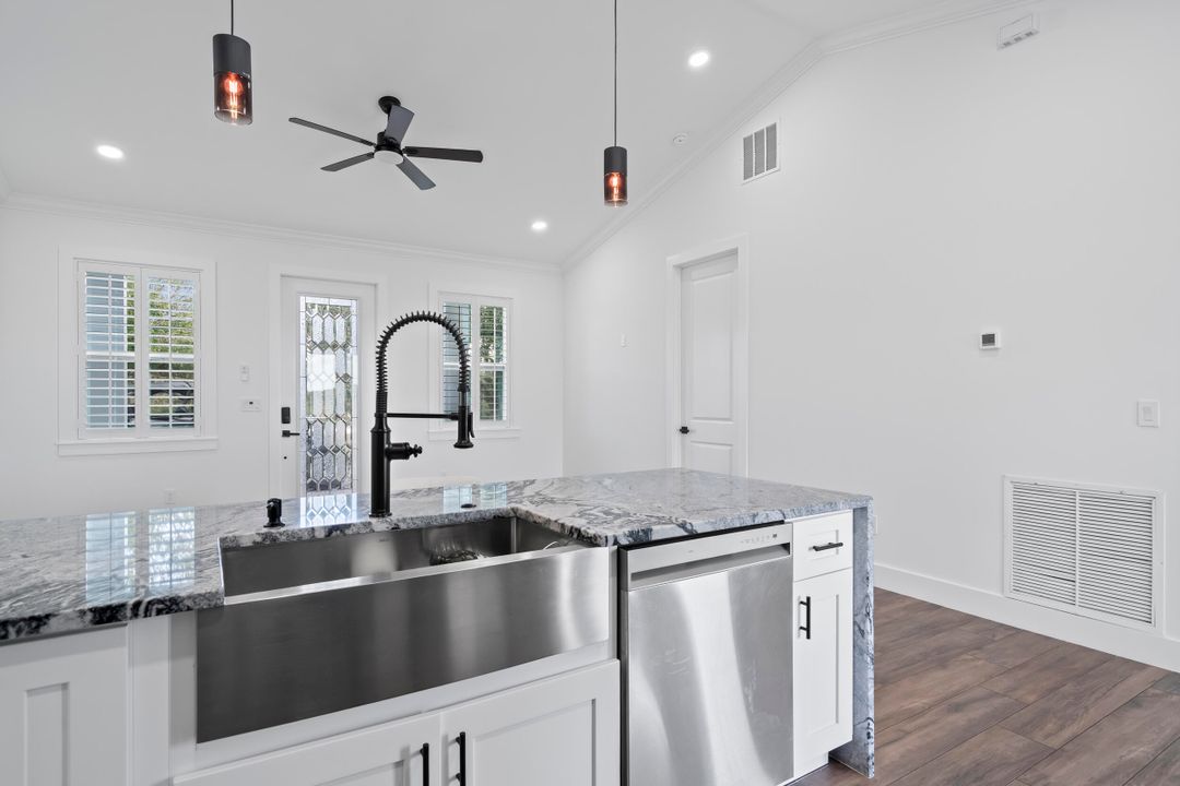 For Sale: $369,000 (3 beds, 2 baths, 1248 Square Feet)