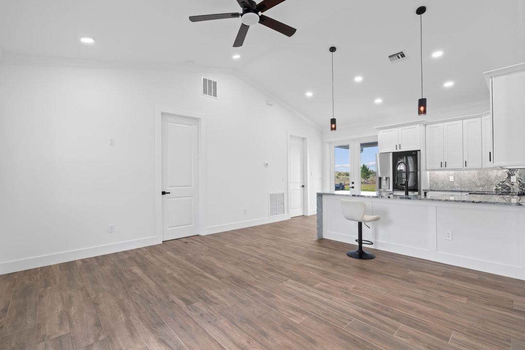 For Sale: $369,000 (3 beds, 2 baths, 1248 Square Feet)