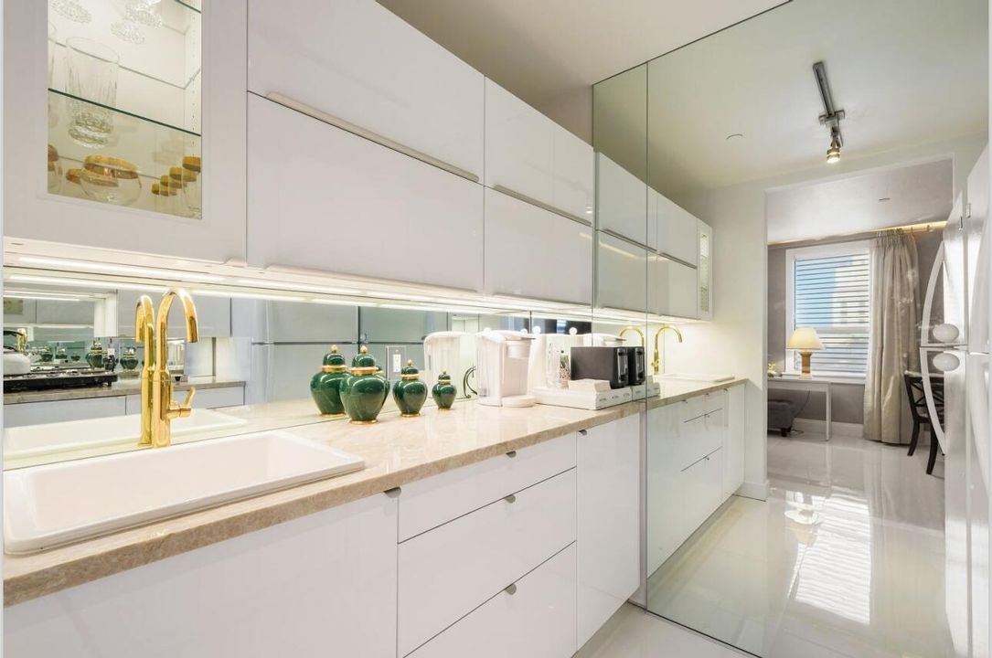 For Sale: $650,000 (1 beds, 1 baths, 480 Square Feet)