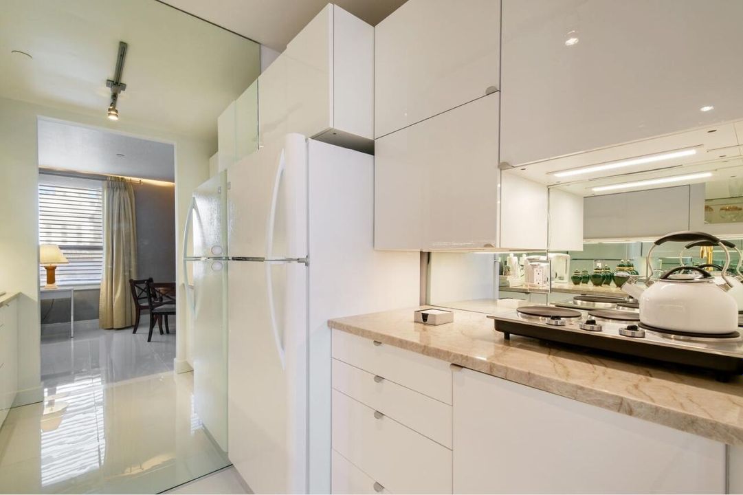 For Sale: $650,000 (1 beds, 1 baths, 480 Square Feet)