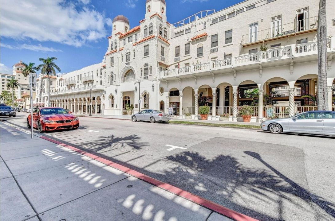 For Sale: $650,000 (1 beds, 1 baths, 480 Square Feet)