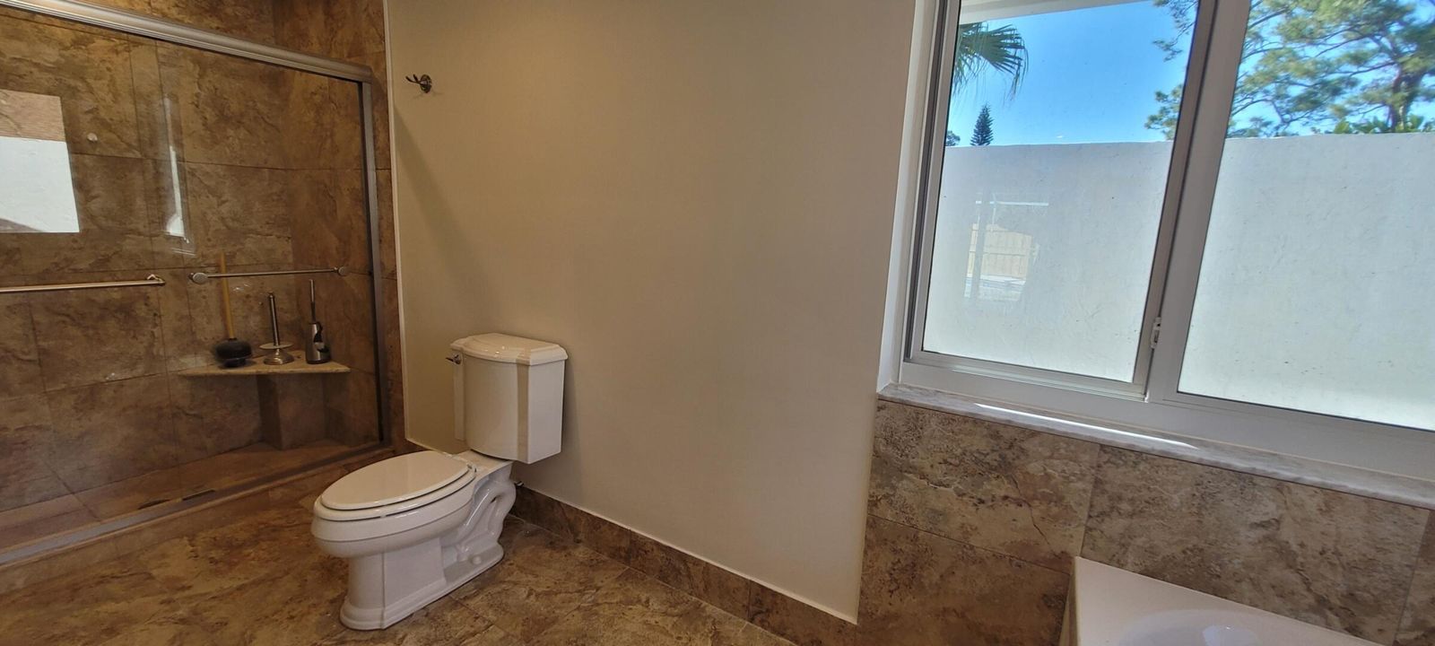 For Rent: $3,700 (3 beds, 2 baths, 2238 Square Feet)