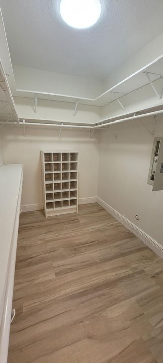 For Rent: $3,700 (3 beds, 2 baths, 2238 Square Feet)