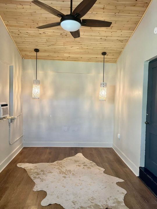 For Rent: $1,675 (1 beds, 1 baths, 530 Square Feet)