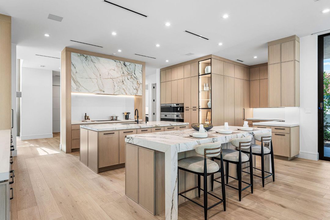 待售: $17,750,000 (5 贝兹, 6 浴室, 8525 平方英尺)