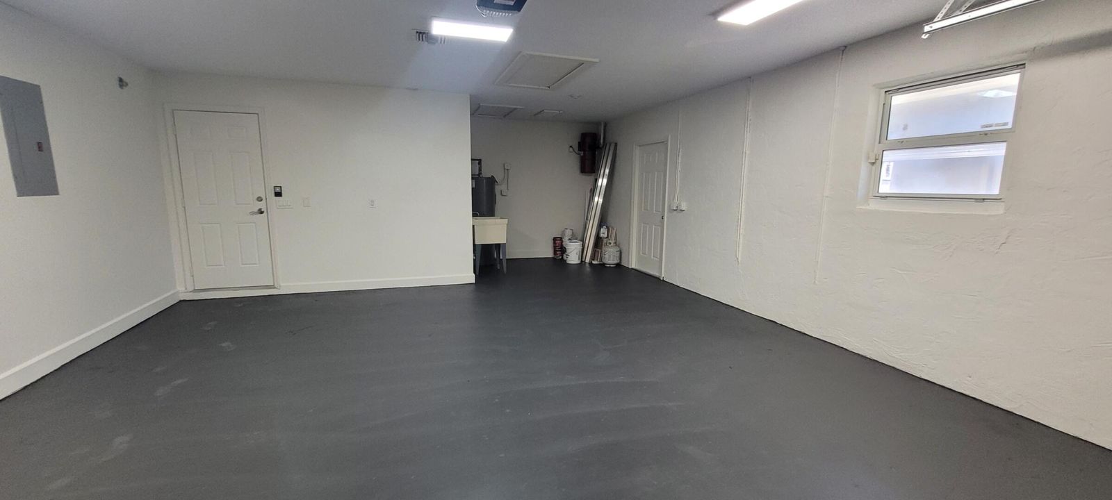 For Rent: $3,700 (3 beds, 2 baths, 2238 Square Feet)