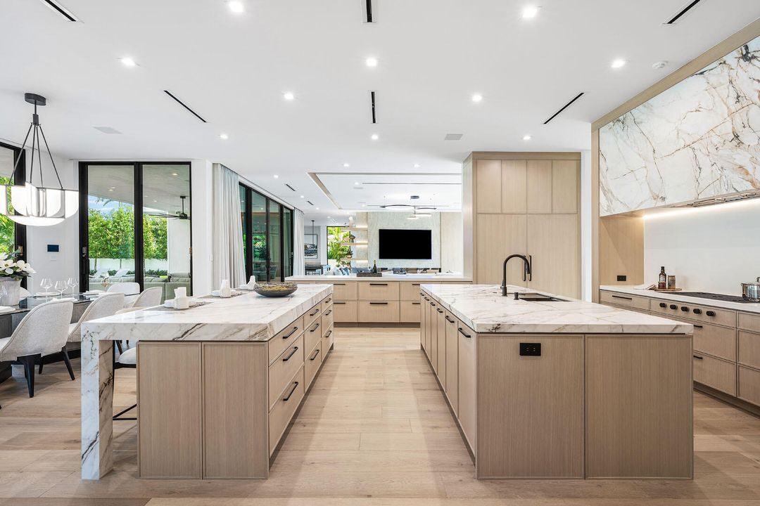 待售: $17,750,000 (5 贝兹, 6 浴室, 8525 平方英尺)